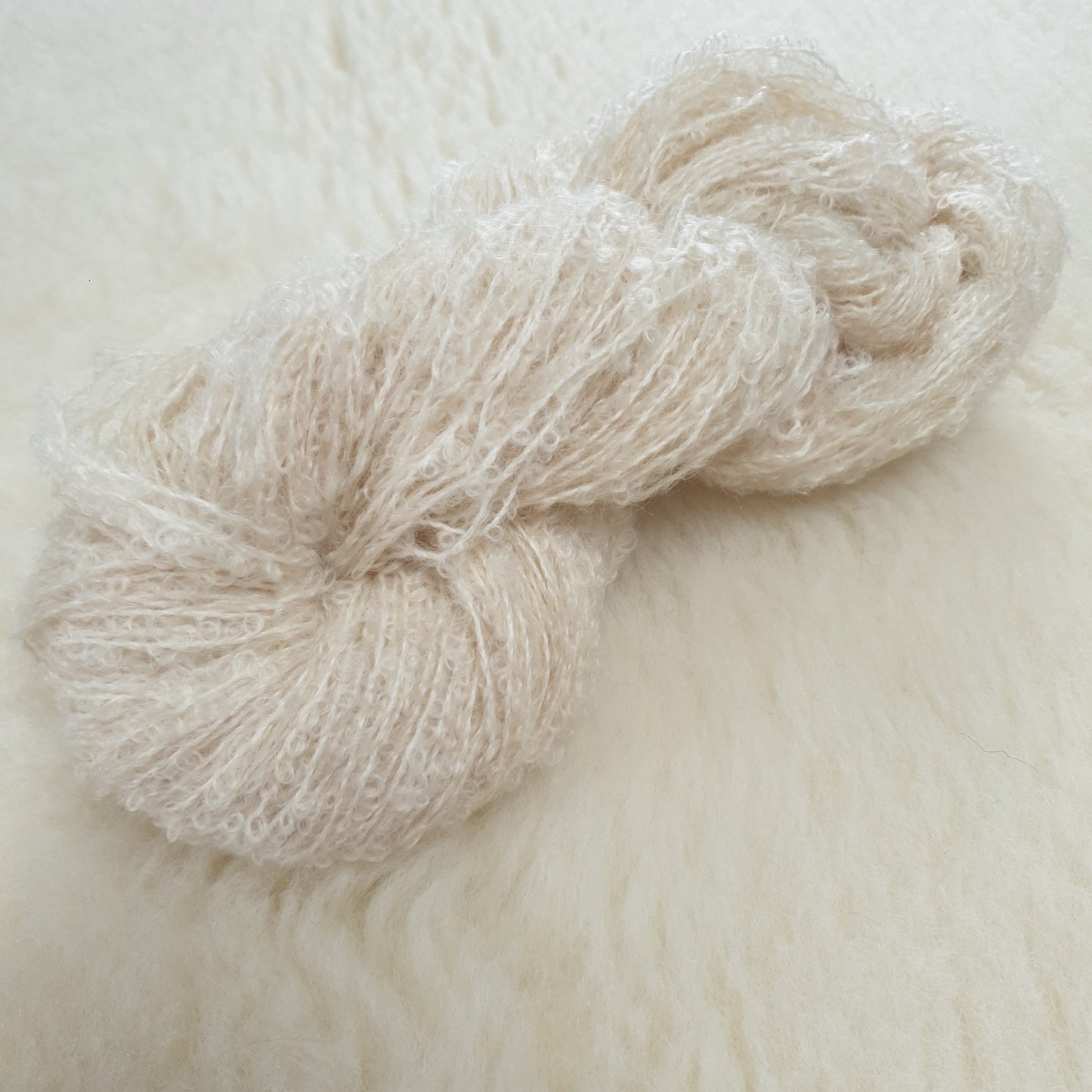 Mohair Ecru loop bounce